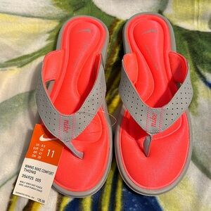 Nike women’s flip-flops NWT Coral with gray trim Size 11